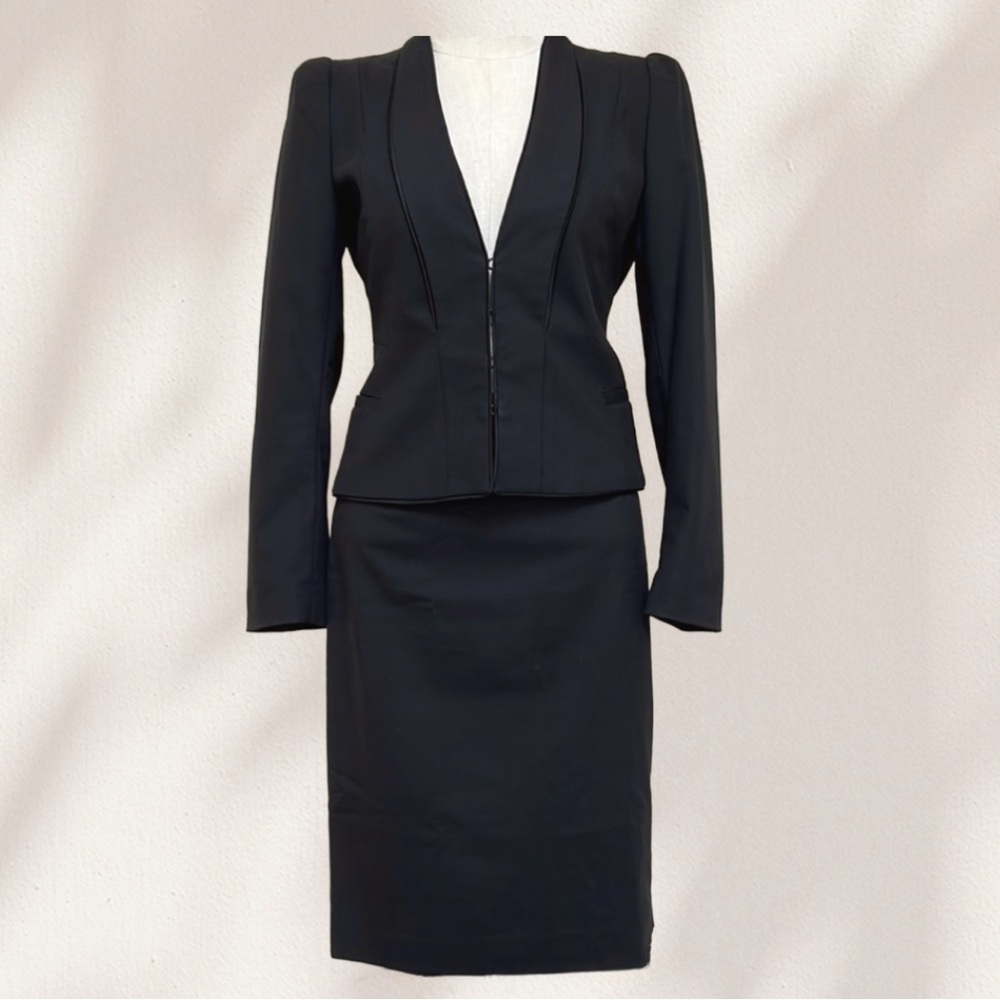 [Elie Tahari] - Tailored Skirt Suit